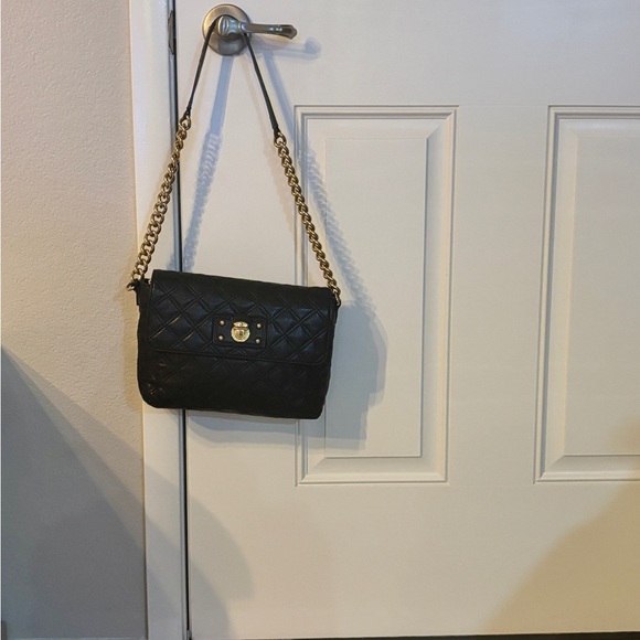 Marc Jacobs Black Quilted Shoulder Bag with Gold Chain - Picture 13 of 16